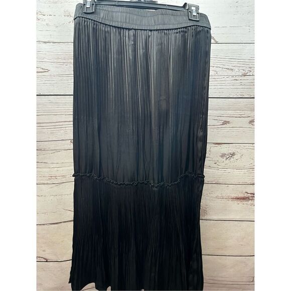 Rachel Zoe XS long flowy skirt with accordion type fabric - 3130 - Picture 1 of 4